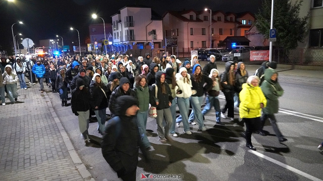 39. Światowe Dni Młodzieży Diecezji Łomżyńskiej - przemarsz ulicami Ostrołęki [23.11.2024] - zdjęcie #29 - eOstroleka.pl