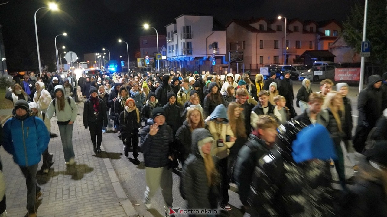 39. Światowe Dni Młodzieży Diecezji Łomżyńskiej - przemarsz ulicami Ostrołęki [23.11.2024] - zdjęcie #23 - eOstroleka.pl