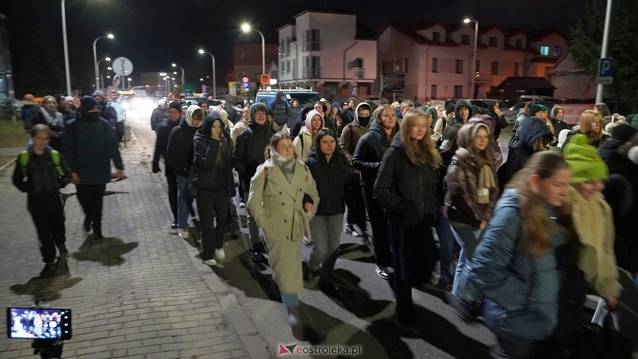 39. Światowe Dni Młodzieży Diecezji Łomżyńskiej - przemarsz ulicami Ostrołęki [23.11.2024] - zdjęcie #22 - eOstroleka.pl