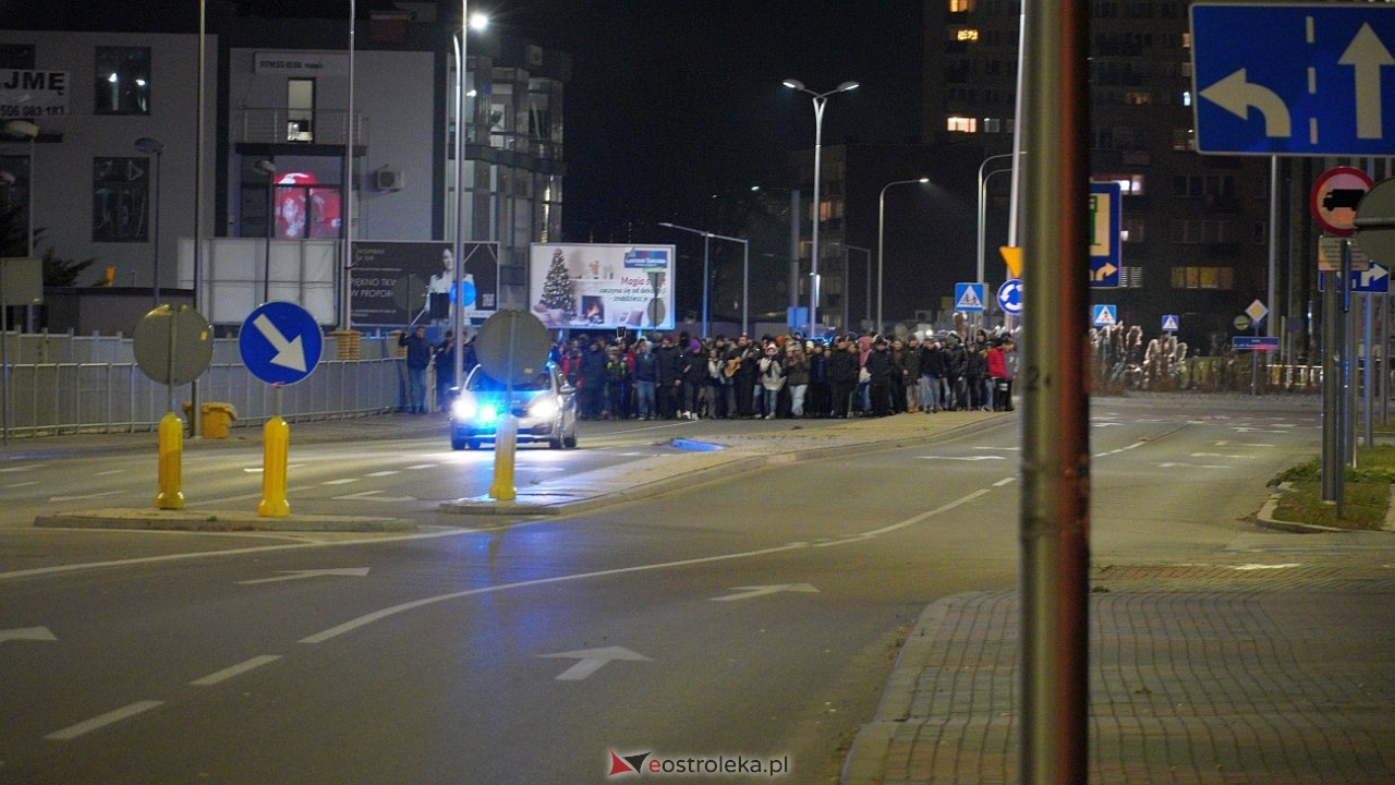 39. Światowe Dni Młodzieży Diecezji Łomżyńskiej - przemarsz ulicami Ostrołęki [23.11.2024] - zdjęcie #20 - eOstroleka.pl