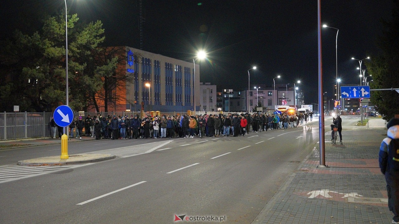 39. Światowe Dni Młodzieży Diecezji Łomżyńskiej - przemarsz ulicami Ostrołęki [23.11.2024] - zdjęcie #18 - eOstroleka.pl
