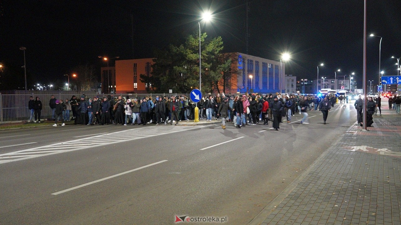 39. Światowe Dni Młodzieży Diecezji Łomżyńskiej - przemarsz ulicami Ostrołęki [23.11.2024] - zdjęcie #17 - eOstroleka.pl
