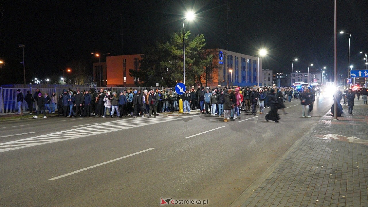 39. Światowe Dni Młodzieży Diecezji Łomżyńskiej - przemarsz ulicami Ostrołęki [23.11.2024] - zdjęcie #16 - eOstroleka.pl