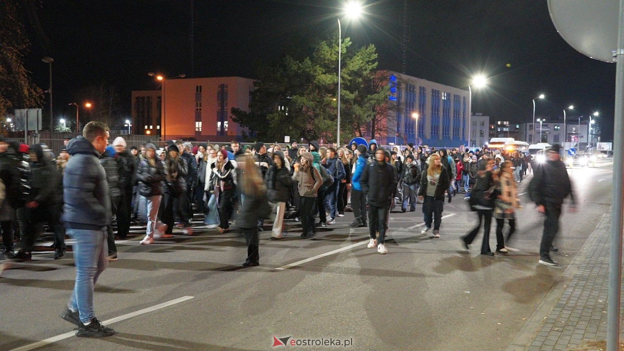 39. Światowe Dni Młodzieży Diecezji Łomżyńskiej - przemarsz ulicami Ostrołęki [23.11.2024] - zdjęcie #9 - eOstroleka.pl