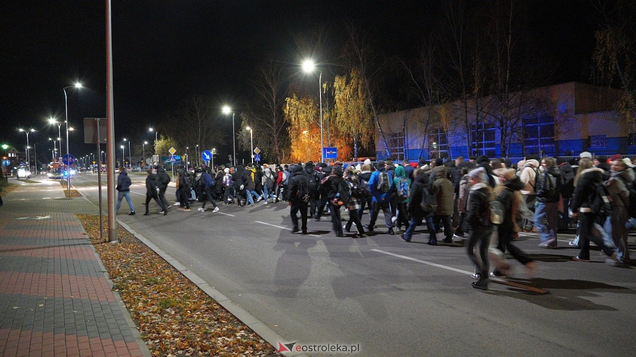 39. Światowe Dni Młodzieży Diecezji Łomżyńskiej - przemarsz ulicami Ostrołęki [23.11.2024] - zdjęcie #3 - eOstroleka.pl