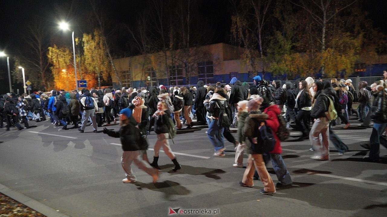 39. Światowe Dni Młodzieży Diecezji Łomżyńskiej - przemarsz ulicami Ostrołęki [23.11.2024] - zdjęcie #2 - eOstroleka.pl