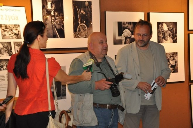 Wystawa fotograficzna Migawki z życia w OCK (23.VIII,2011) - zdjęcie #6 - eOstroleka.pl