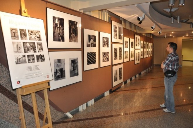 Wystawa fotograficzna Migawki z życia w OCK (23.VIII,2011) - zdjęcie #12 - eOstroleka.pl