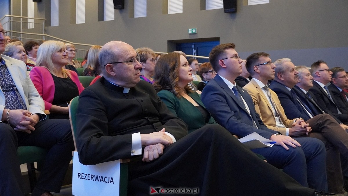 Jubileusz 75-lecia Biblioteki w Myszyńcu [23.11.2024] - zdjęcie #64 - eOstroleka.pl