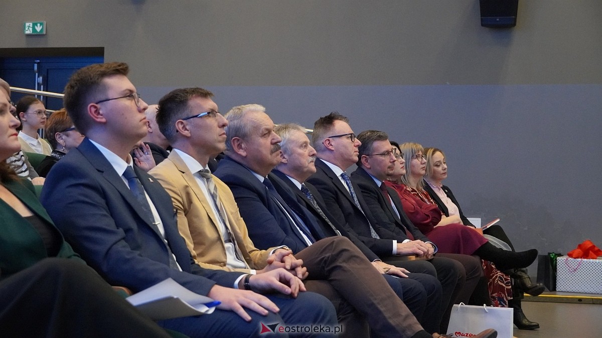Jubileusz 75-lecia Biblioteki w Myszyńcu [23.11.2024] - zdjęcie #63 - eOstroleka.pl