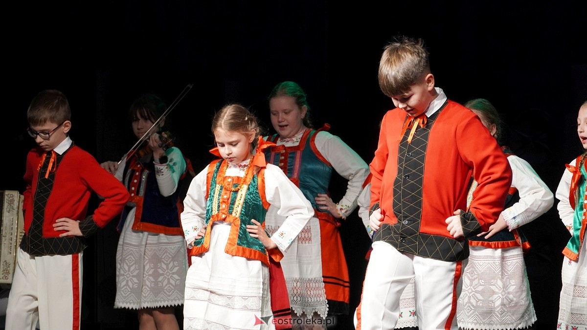 Jubileusz 75-lecia Biblioteki w Myszyńcu [23.11.2024] - zdjęcie #38 - eOstroleka.pl