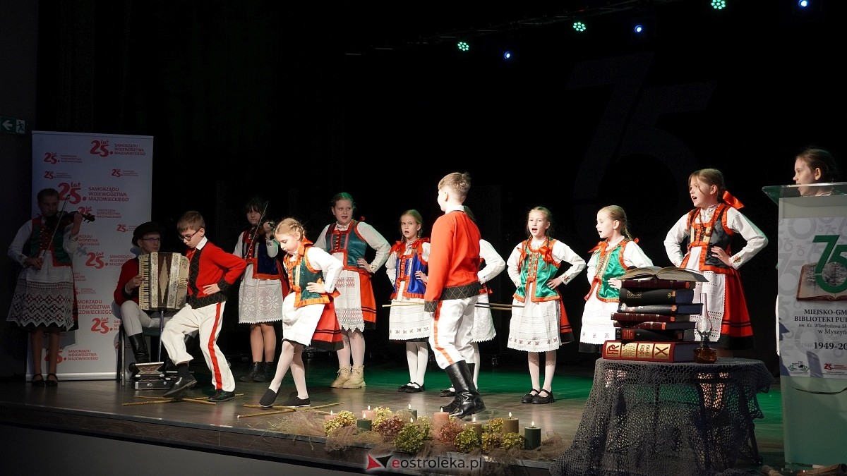 Jubileusz 75-lecia Biblioteki w Myszyńcu [23.11.2024] - zdjęcie #31 - eOstroleka.pl
