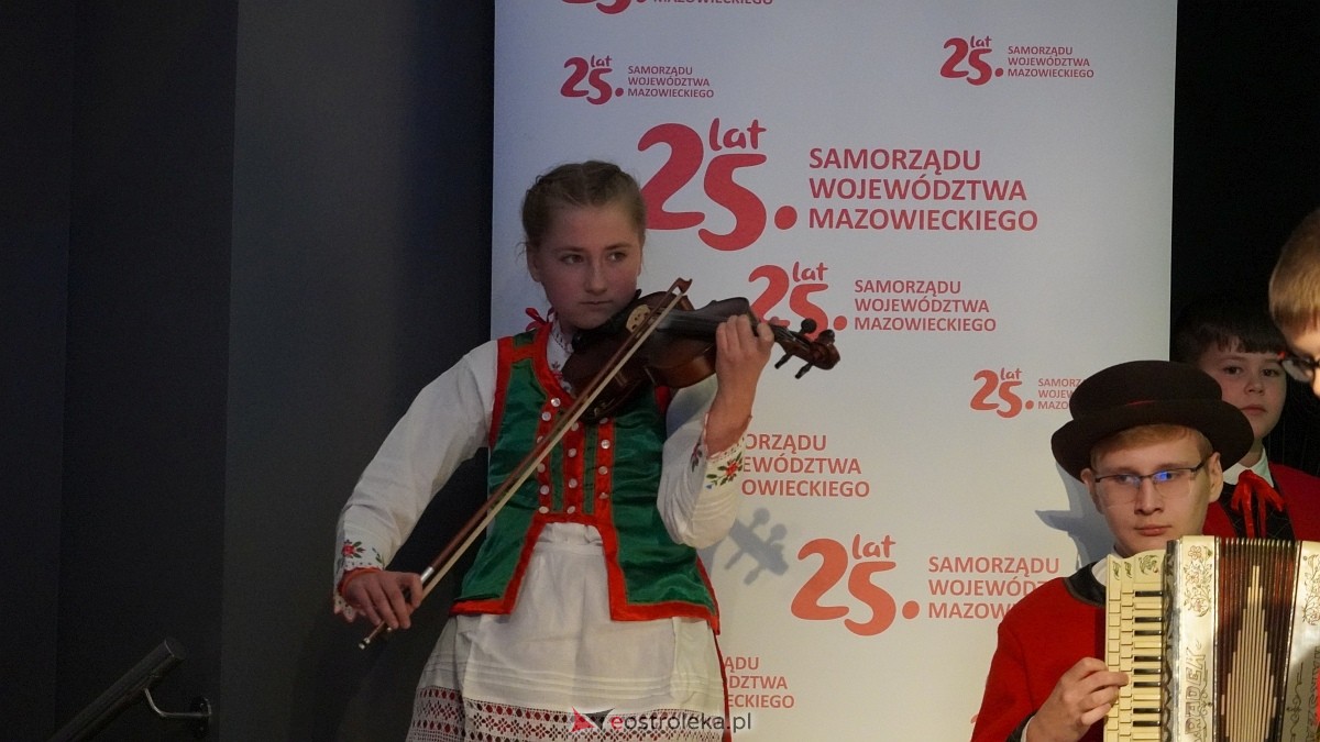 Jubileusz 75-lecia Biblioteki w Myszyńcu [23.11.2024] - zdjęcie #28 - eOstroleka.pl