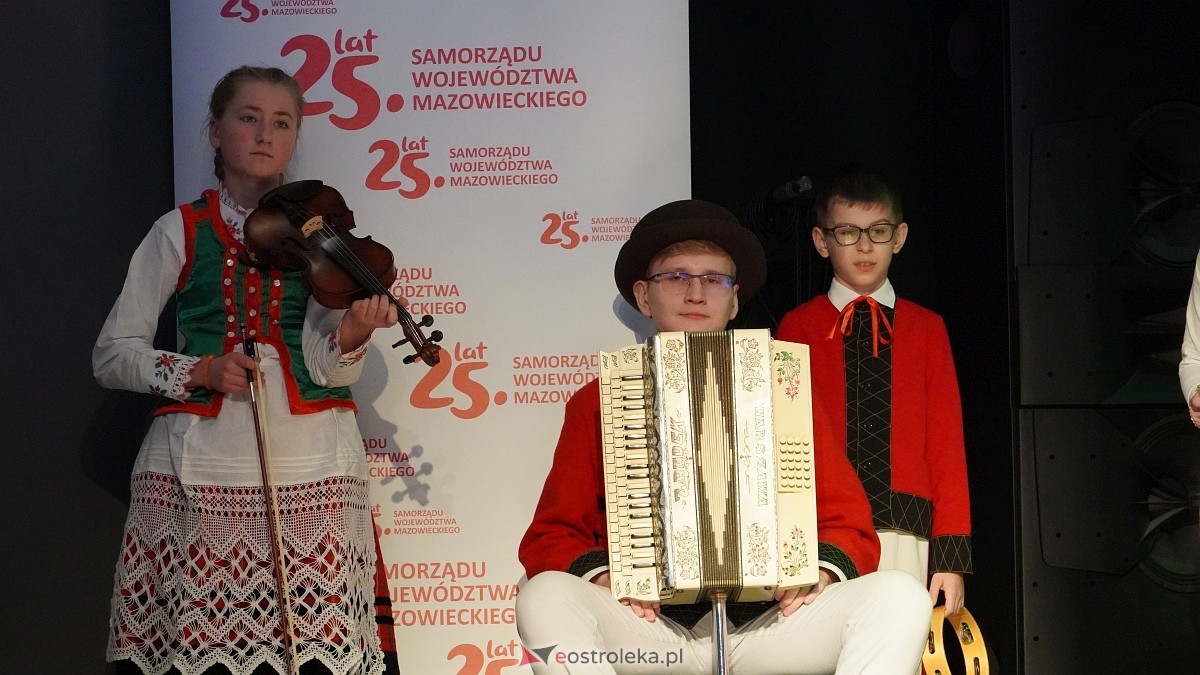 Jubileusz 75-lecia Biblioteki w Myszyńcu [23.11.2024] - zdjęcie #25 - eOstroleka.pl