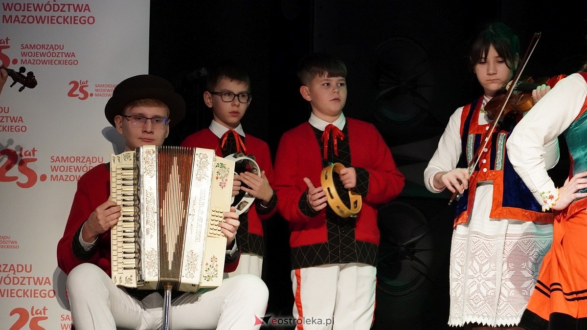 Jubileusz 75-lecia Biblioteki w Myszyńcu [23.11.2024] - zdjęcie #19 - eOstroleka.pl
