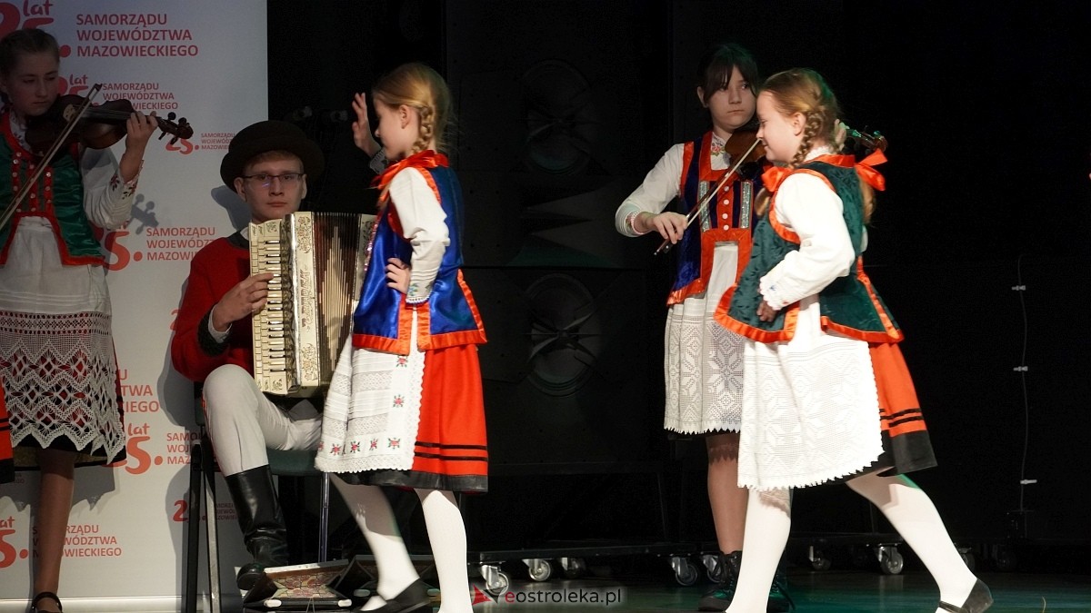 Jubileusz 75-lecia Biblioteki w Myszyńcu [23.11.2024] - zdjęcie #14 - eOstroleka.pl
