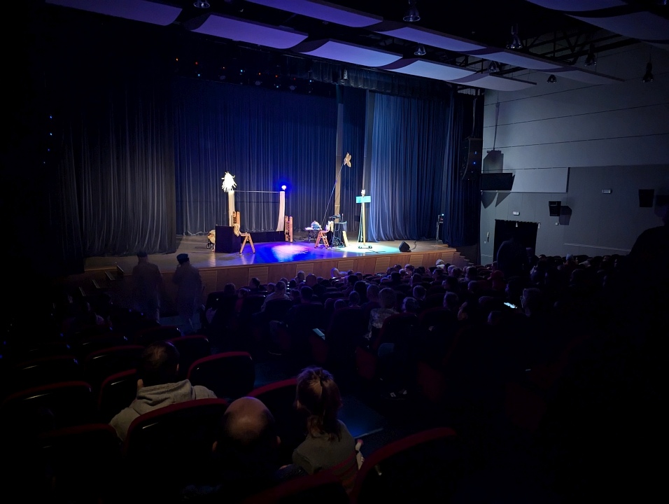 Teatr Godziny dla Rodziny - Sokrates w Piaskownicy [24.11.2024] - zdjęcie #11 - eOstroleka.pl
