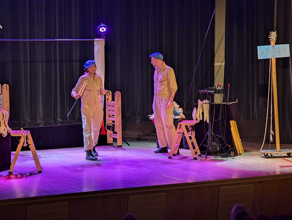 Teatr Godziny dla Rodziny - Sokrates w Piaskownicy [24.11.2024] - zdjęcie #10 - eOstroleka.pl