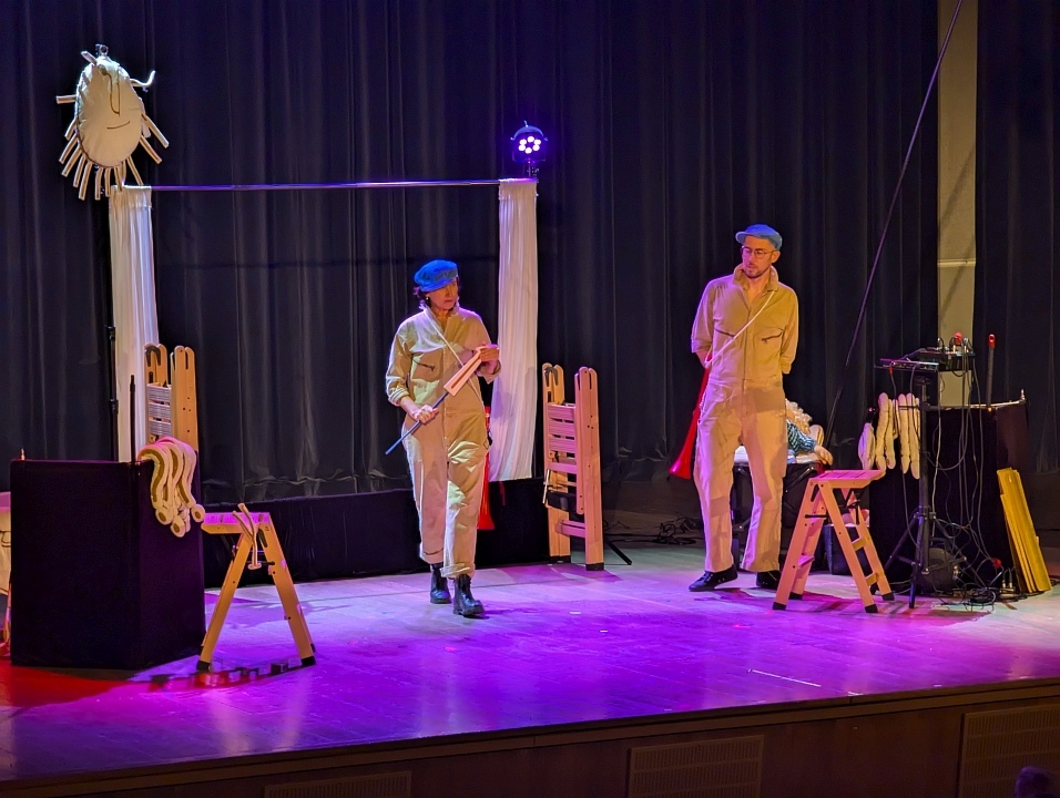 Teatr Godziny dla Rodziny - Sokrates w Piaskownicy [24.11.2024] - zdjęcie #9 - eOstroleka.pl