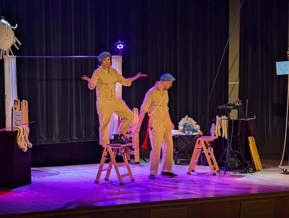 Teatr Godziny dla Rodziny - Sokrates w Piaskownicy [24.11.2024] - zdjęcie #6 - eOstroleka.pl