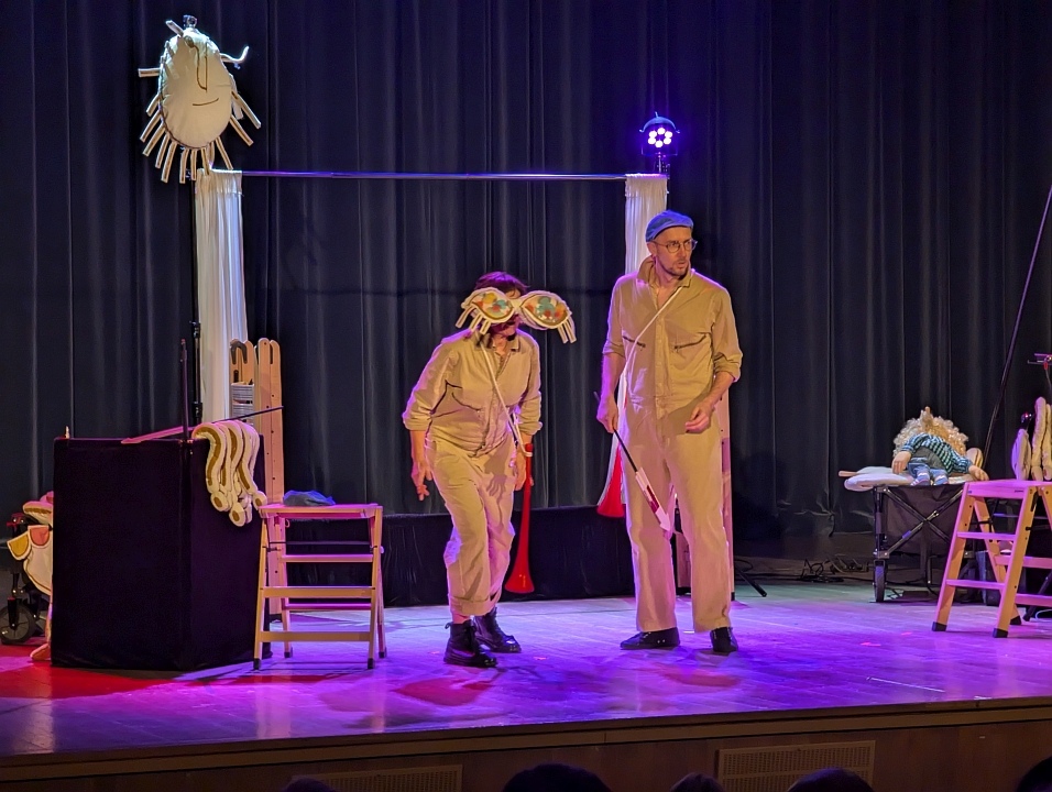 Teatr Godziny dla Rodziny - Sokrates w Piaskownicy [24.11.2024] - zdjęcie #5 - eOstroleka.pl