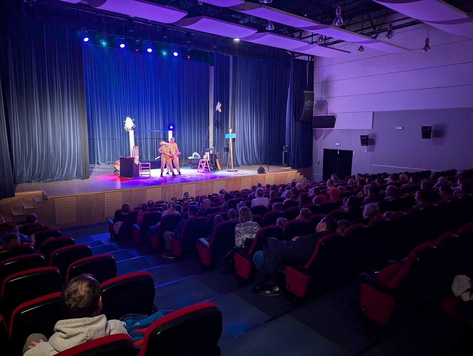 Teatr Godziny dla Rodziny - Sokrates w Piaskownicy [24.11.2024] - zdjęcie #4 - eOstroleka.pl