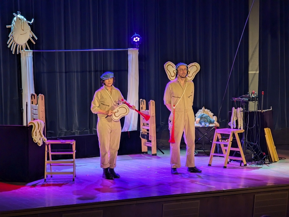 Teatr Godziny dla Rodziny - Sokrates w Piaskownicy [24.11.2024] - zdjęcie #2 - eOstroleka.pl