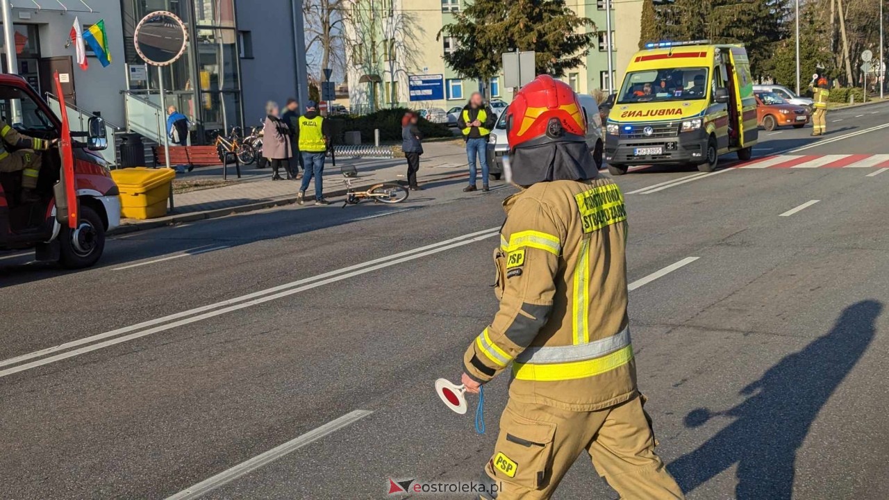 Wypadek na Bogusłąwskiego w Ostrołęce [26.11.2024] - zdjęcie #13 - eOstroleka.pl