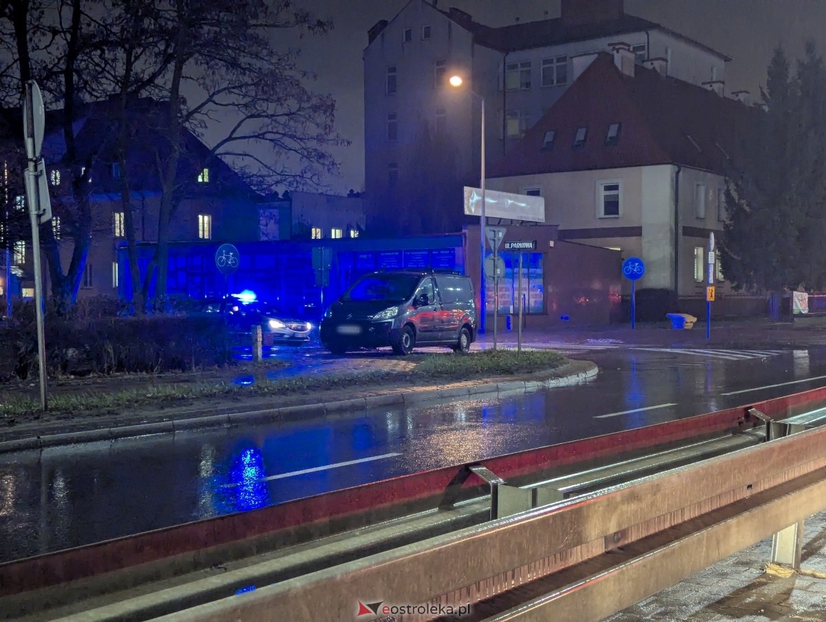 Potrącenie pieszej na skrzyżowaniu ulicy Parkowej i Traugutta [26.11.2024] - zdjęcie #4 - eOstroleka.pl