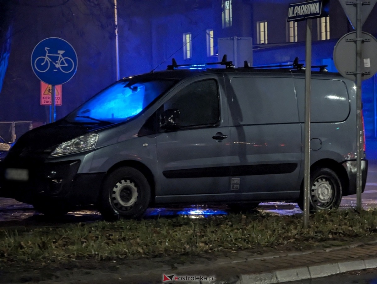 Potrącenie pieszej na skrzyżowaniu ulicy Parkowej i Traugutta [26.11.2024] - zdjęcie #1 - eOstroleka.pl