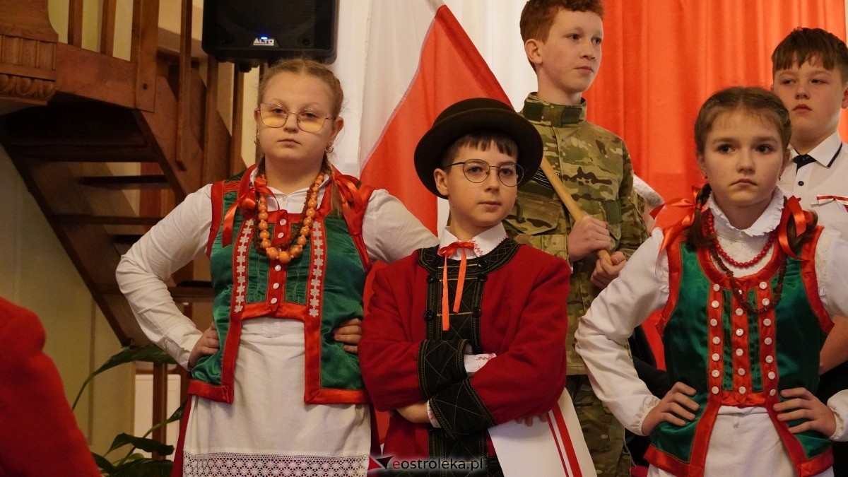 Gala wręczenia wyróżnienia Narodowi i Ojczyźnie z udziałem prof. Jerzego Bralczyka [26.11.2024] - zdjęcie #96 - eOstroleka.pl