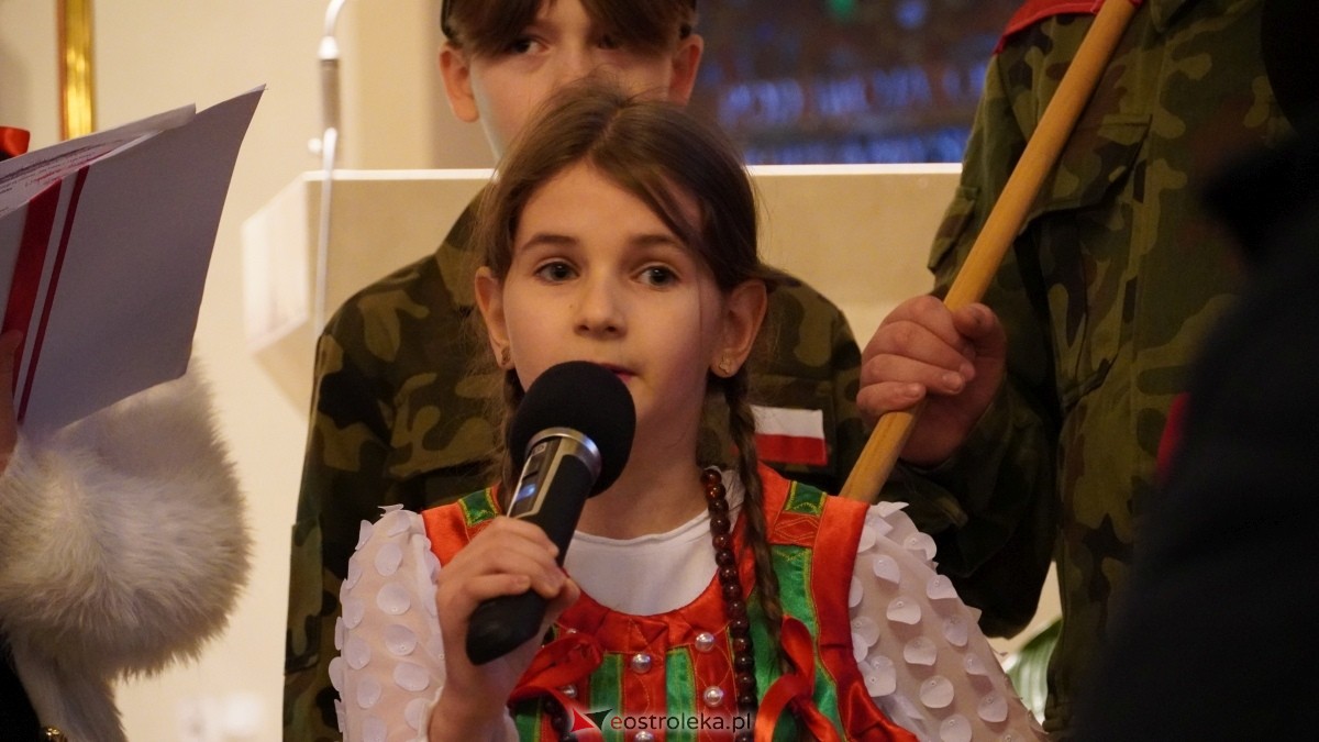 Gala wręczenia wyróżnienia Narodowi i Ojczyźnie z udziałem prof. Jerzego Bralczyka [26.11.2024] - zdjęcie #88 - eOstroleka.pl