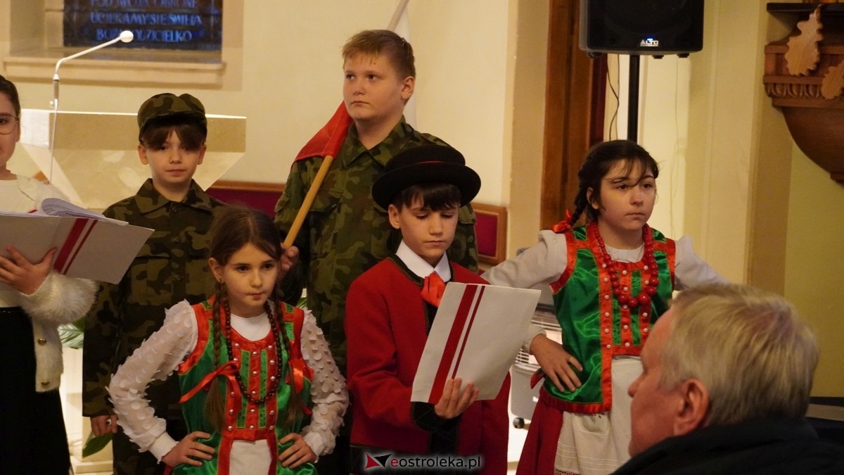 Gala wręczenia wyróżnienia Narodowi i Ojczyźnie z udziałem prof. Jerzego Bralczyka [26.11.2024] - zdjęcie #77 - eOstroleka.pl