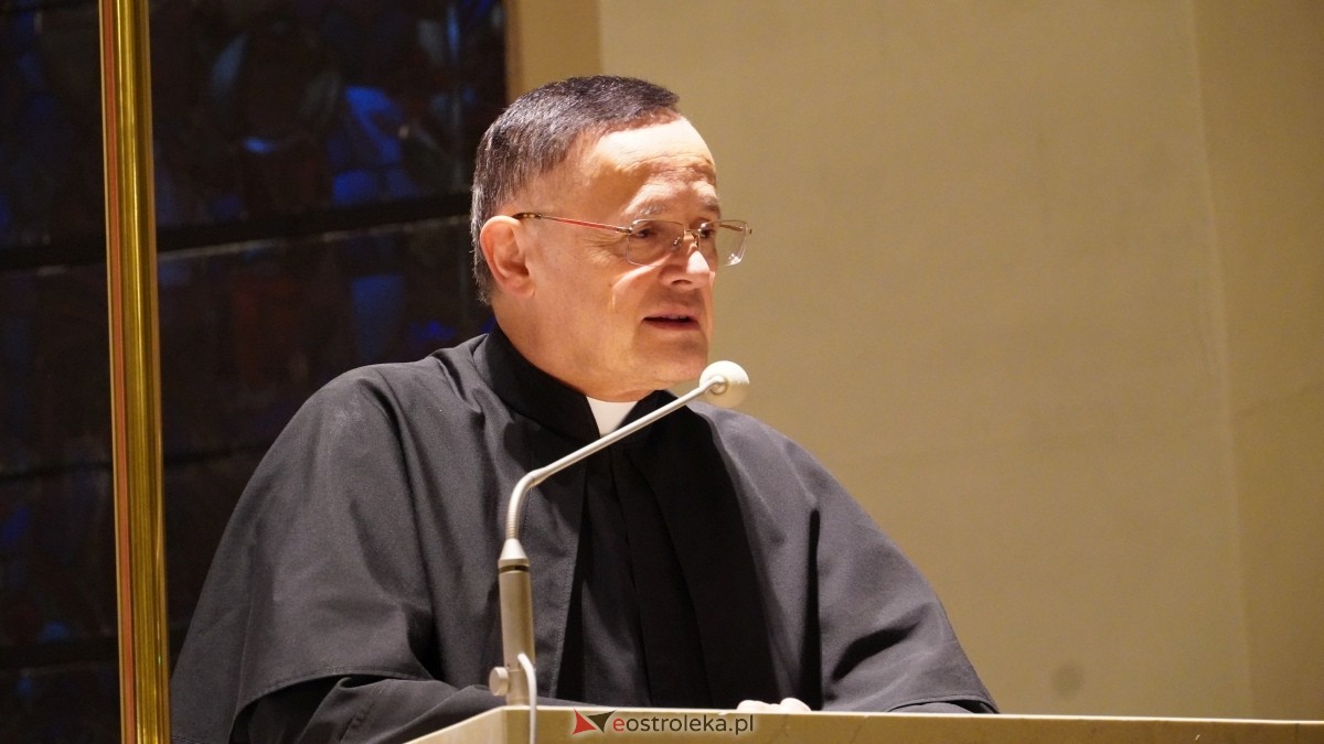 Gala wręczenia wyróżnienia Narodowi i Ojczyźnie z udziałem prof. Jerzego Bralczyka [26.11.2024] - zdjęcie #59 - eOstroleka.pl