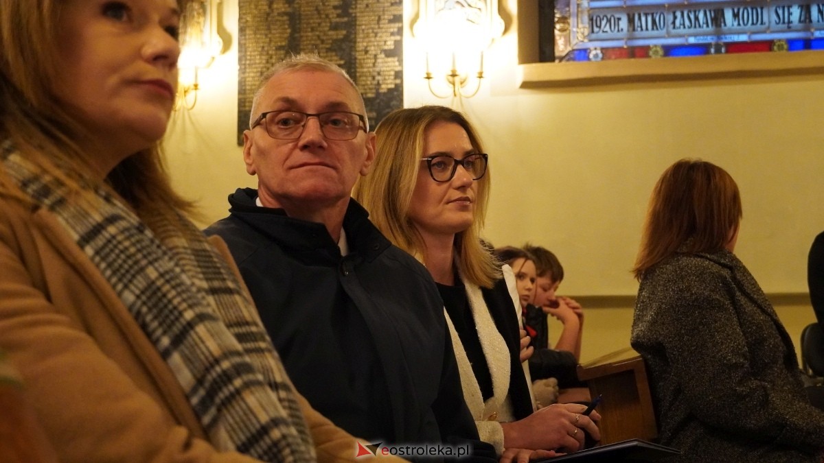 Gala wręczenia wyróżnienia Narodowi i Ojczyźnie z udziałem prof. Jerzego Bralczyka [26.11.2024] - zdjęcie #56 - eOstroleka.pl