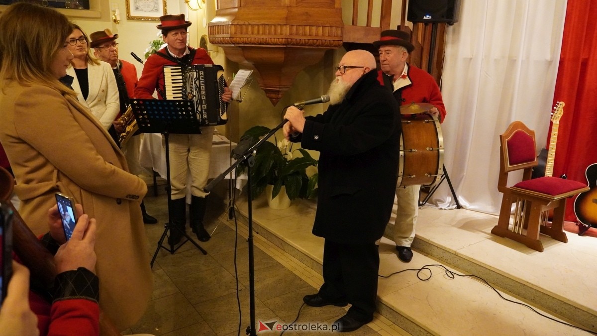 Gala wręczenia wyróżnienia Narodowi i Ojczyźnie z udziałem prof. Jerzego Bralczyka [26.11.2024] - zdjęcie #44 - eOstroleka.pl