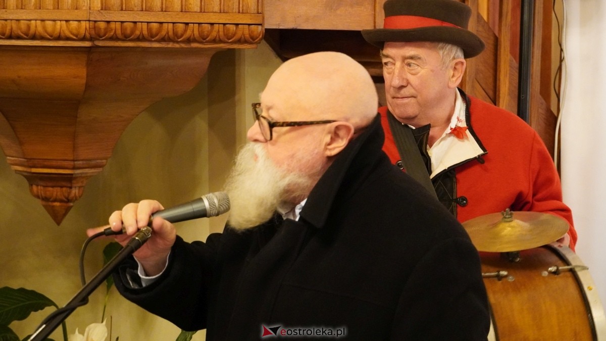 Gala wręczenia wyróżnienia Narodowi i Ojczyźnie z udziałem prof. Jerzego Bralczyka [26.11.2024] - zdjęcie #43 - eOstroleka.pl
