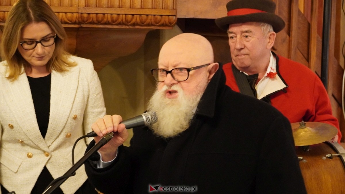 Gala wręczenia wyróżnienia Narodowi i Ojczyźnie z udziałem prof. Jerzego Bralczyka [26.11.2024] - zdjęcie #42 - eOstroleka.pl