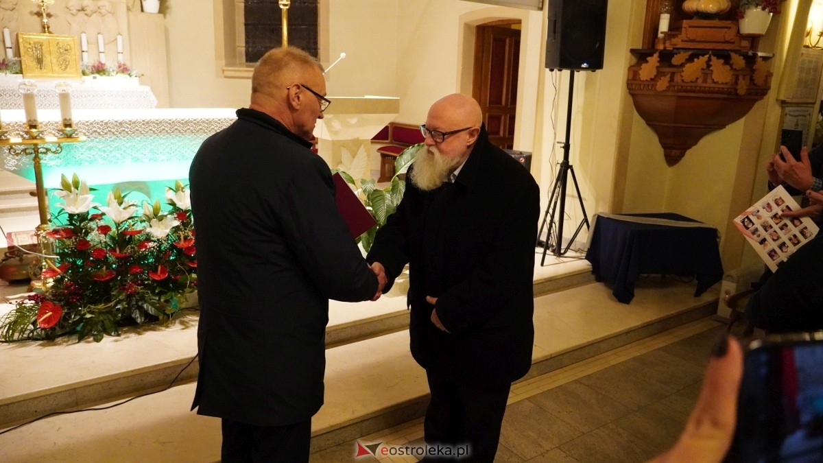 Gala wręczenia wyróżnienia Narodowi i Ojczyźnie z udziałem prof. Jerzego Bralczyka [26.11.2024] - zdjęcie #34 - eOstroleka.pl