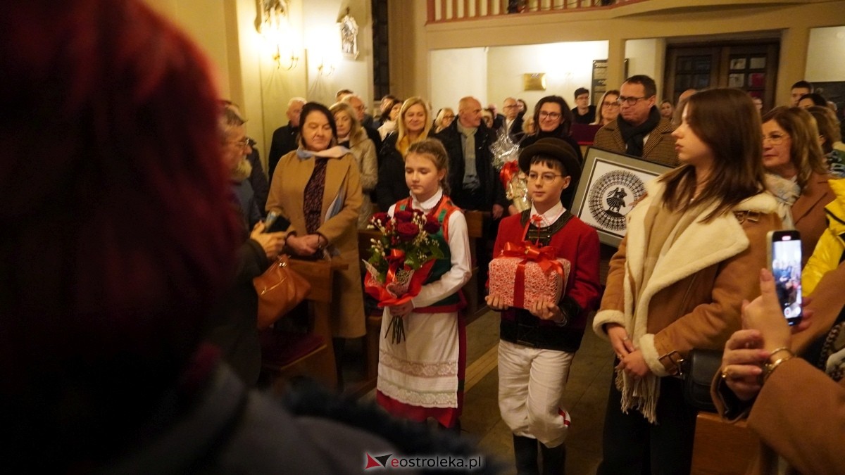 Gala wręczenia wyróżnienia Narodowi i Ojczyźnie z udziałem prof. Jerzego Bralczyka [26.11.2024] - zdjęcie #31 - eOstroleka.pl