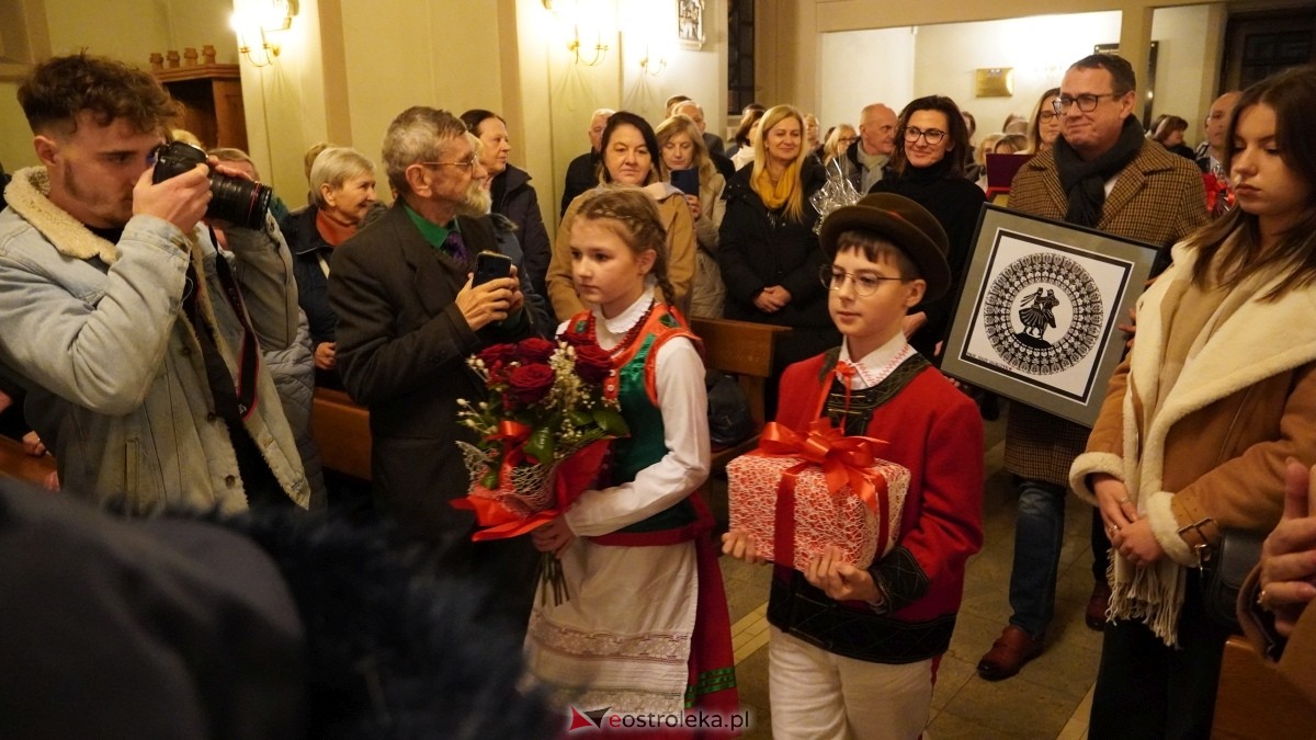 Gala wręczenia wyróżnienia Narodowi i Ojczyźnie z udziałem prof. Jerzego Bralczyka [26.11.2024] - zdjęcie #30 - eOstroleka.pl