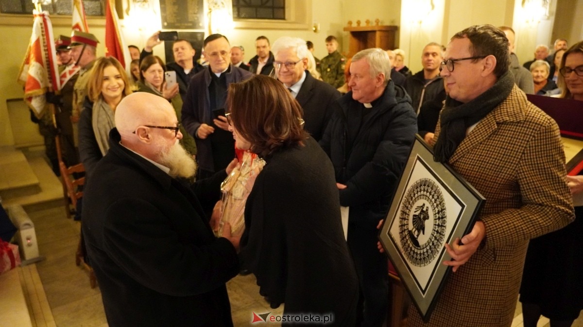 Gala wręczenia wyróżnienia Narodowi i Ojczyźnie z udziałem prof. Jerzego Bralczyka [26.11.2024] - zdjęcie #28 - eOstroleka.pl