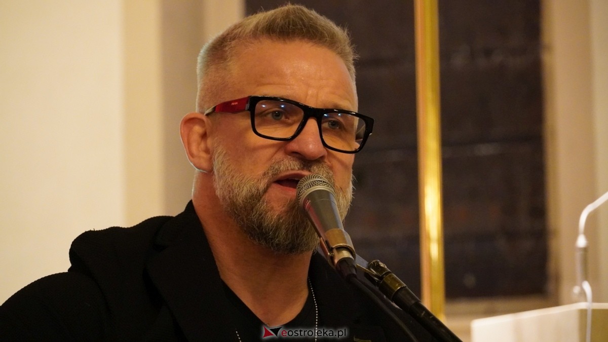 Gala wręczenia wyróżnienia Narodowi i Ojczyźnie z udziałem prof. Jerzego Bralczyka [26.11.2024] - zdjęcie #15 - eOstroleka.pl