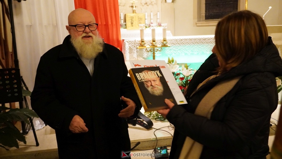 Gala wręczenia wyróżnienia Narodowi i Ojczyźnie z udziałem prof. Jerzego Bralczyka [26.11.2024] - zdjęcie #11 - eOstroleka.pl