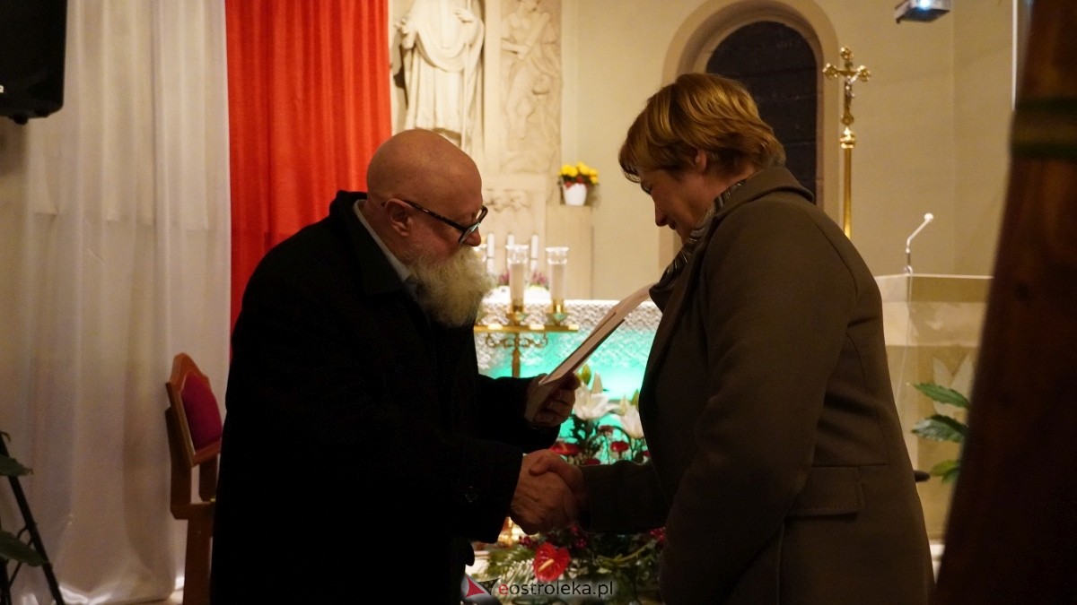 Gala wręczenia wyróżnienia Narodowi i Ojczyźnie z udziałem prof. Jerzego Bralczyka [26.11.2024] - zdjęcie #10 - eOstroleka.pl