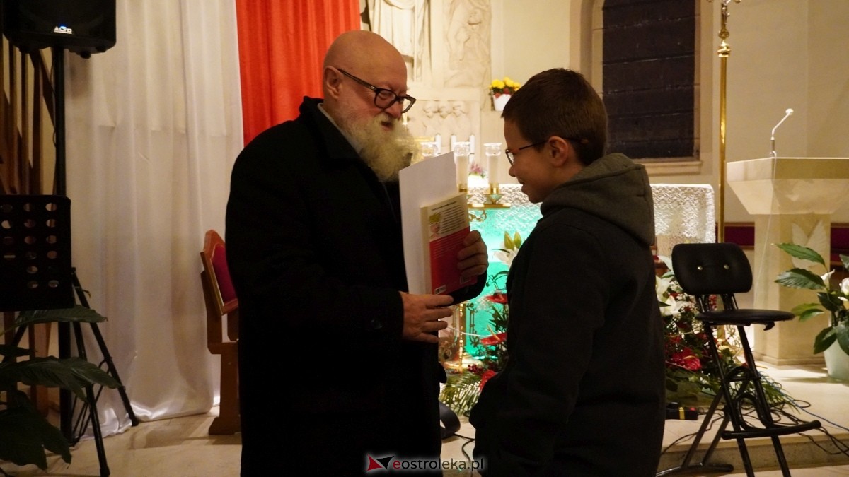 Gala wręczenia wyróżnienia Narodowi i Ojczyźnie z udziałem prof. Jerzego Bralczyka [26.11.2024] - zdjęcie #6 - eOstroleka.pl