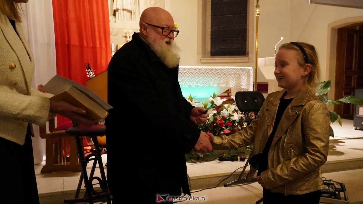 Gala wręczenia wyróżnienia Narodowi i Ojczyźnie z udziałem prof. Jerzego Bralczyka [26.11.2024] - zdjęcie #5 - eOstroleka.pl
