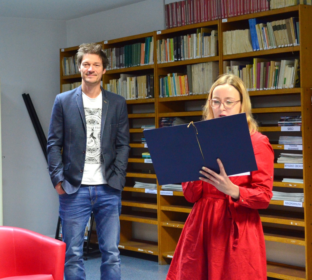 Bartek Sabela w ostrołęckiej bibliotece [21.11.2024] - zdjęcie #6 - eOstroleka.pl