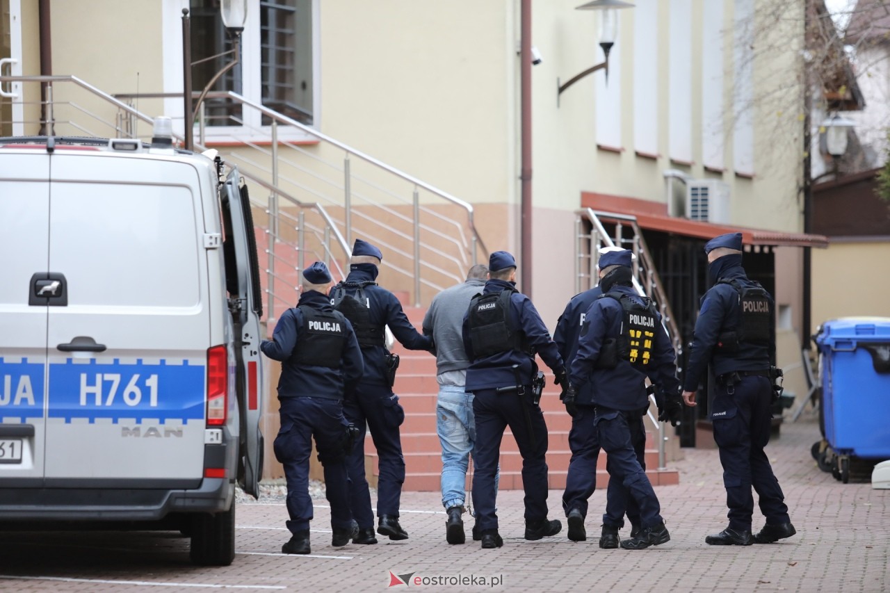 Posiedzenie aresztowe ws. odnalezionych zwłok w Myszyńcu [30.11.2024] - zdjęcie #44 - eOstroleka.pl