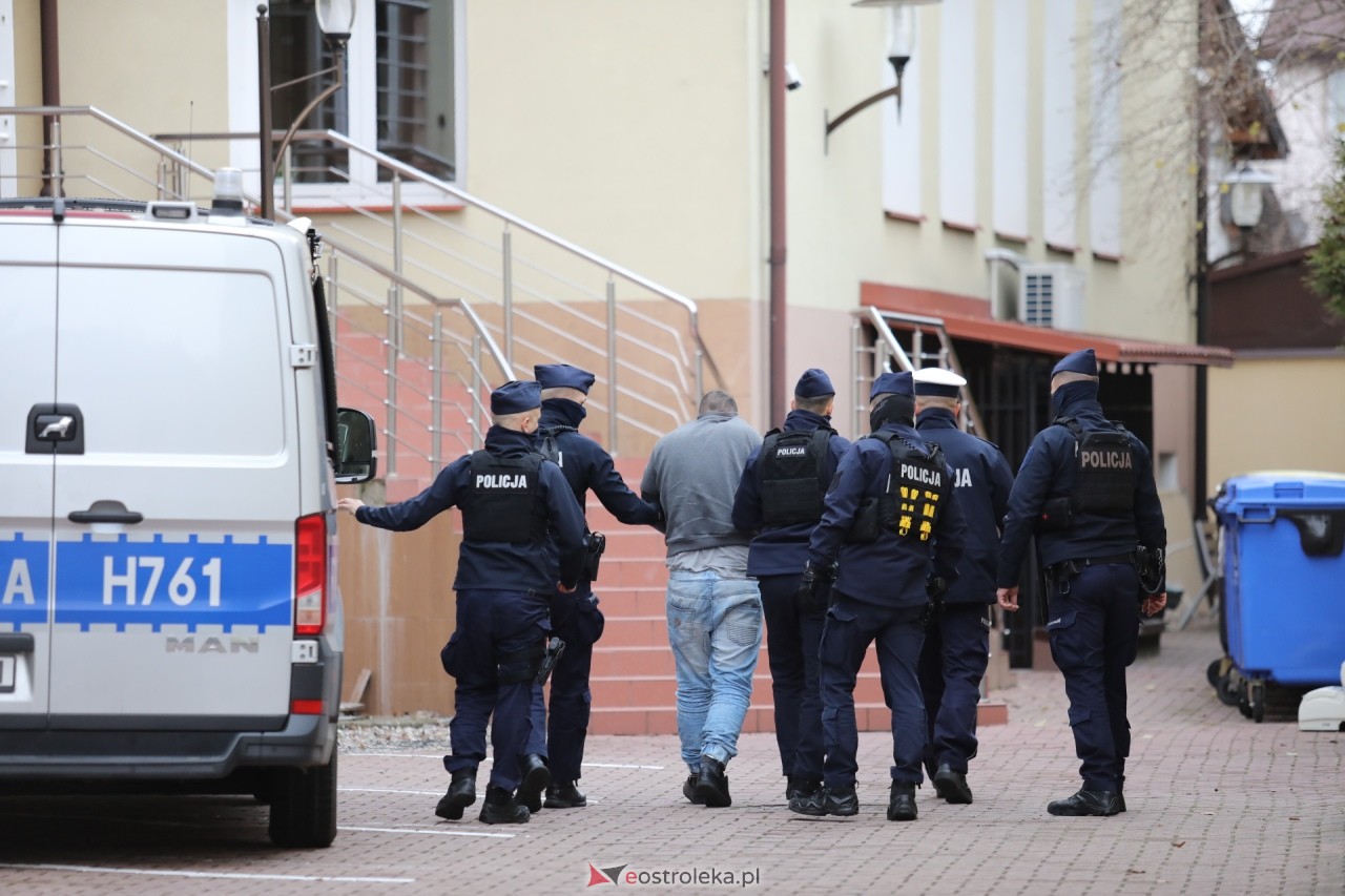 Posiedzenie aresztowe ws. odnalezionych zwłok w Myszyńcu [30.11.2024] - zdjęcie #43 - eOstroleka.pl